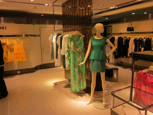 卡邦尼女装店铺展示