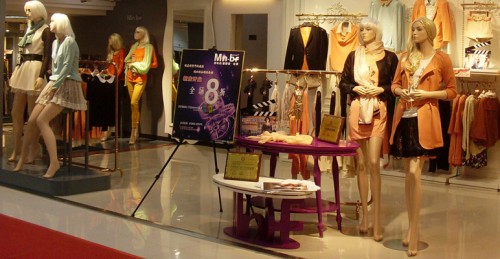 曼诺比菲女装店铺展示