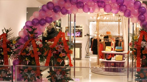 曼诺比菲女装店铺展示