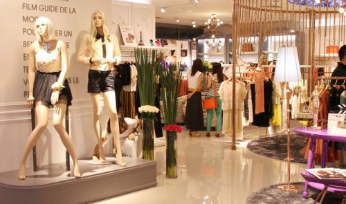 曼诺比菲女装店铺形象