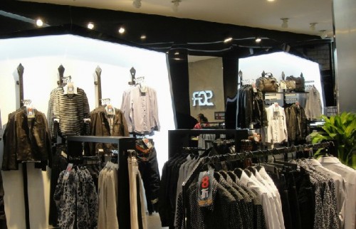 斯高瑞休闲装店铺展示