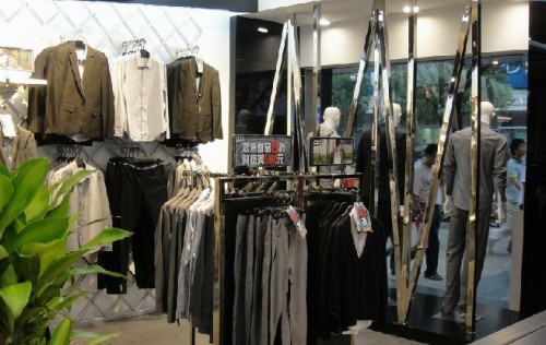 斯高瑞休闲装店铺展示