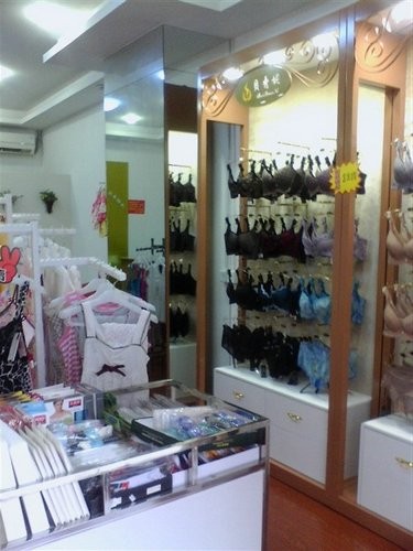 贝秀妮内衣店铺形象