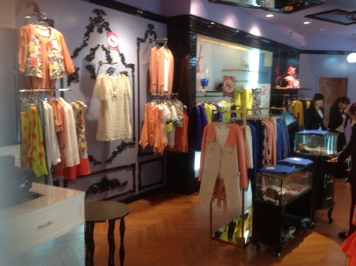 马克华菲女装店铺形象