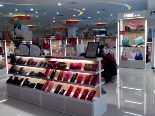 leonie饰品店铺形象