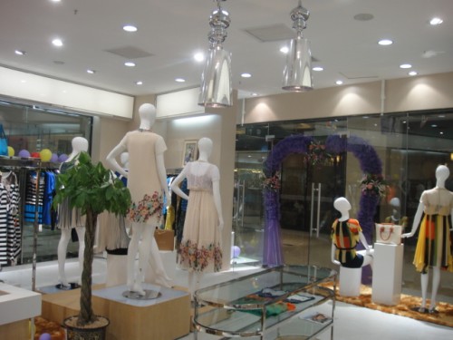 哥邦女装店铺展示