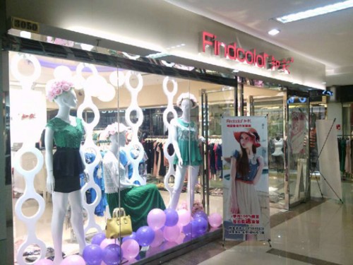知彩女装店铺展示