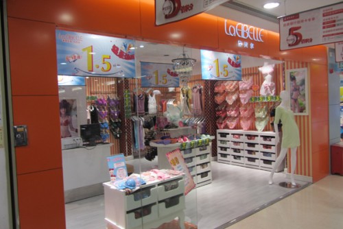 思婕环球内衣店铺展示