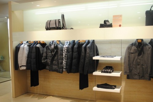 卡帝乐鳄鱼男装店铺展示