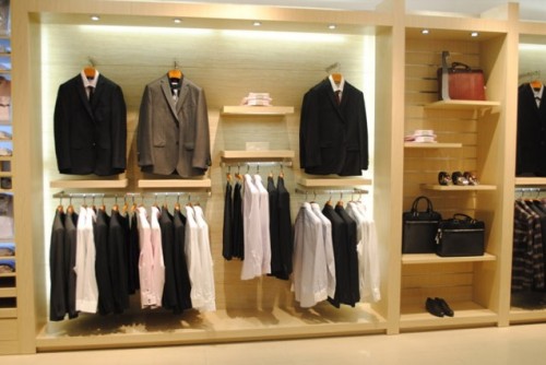 卡帝乐鳄鱼男装店铺展示