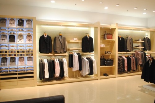 卡帝乐鳄鱼男装店铺展示