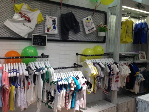 欣琪儿童装店铺展示