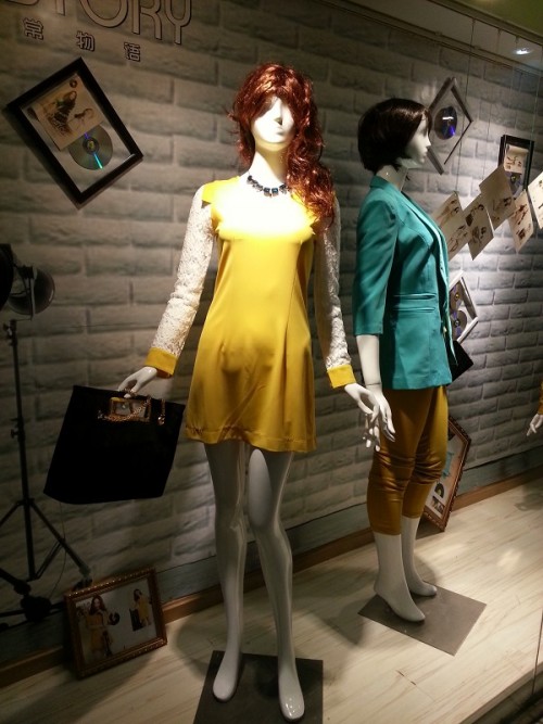 悠媤莉女装店铺形象