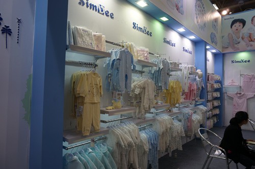 象比家族童装店铺展示