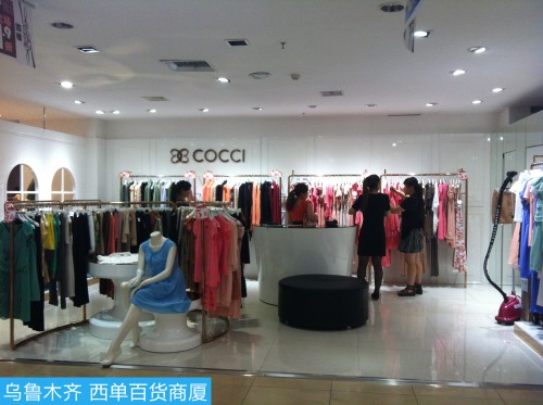 可姿.伊女装店铺展示