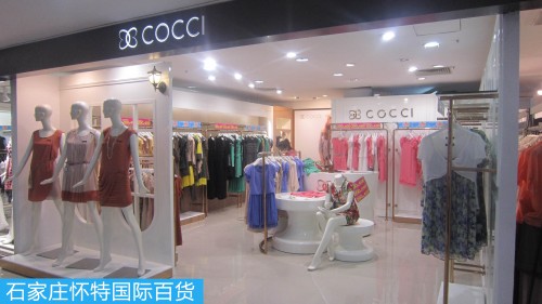 可姿.伊女装店铺形象