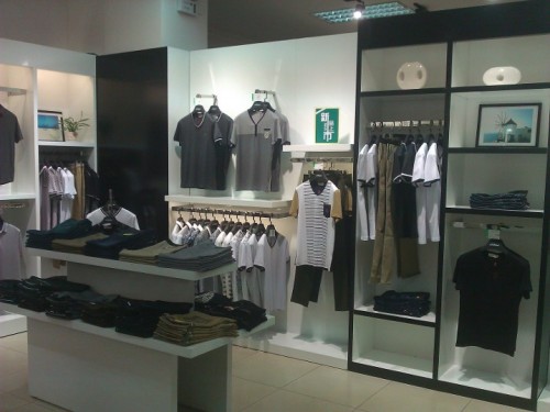 诗帝梵男装店铺展示