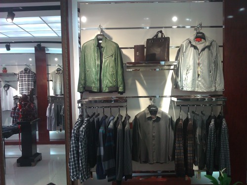 诗帝梵男装店铺展示