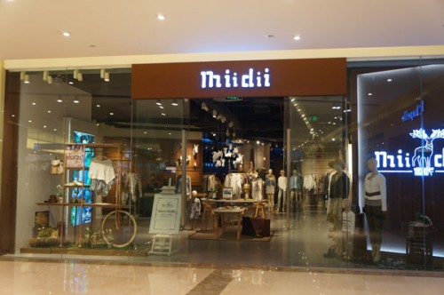 谜底女装店铺展示