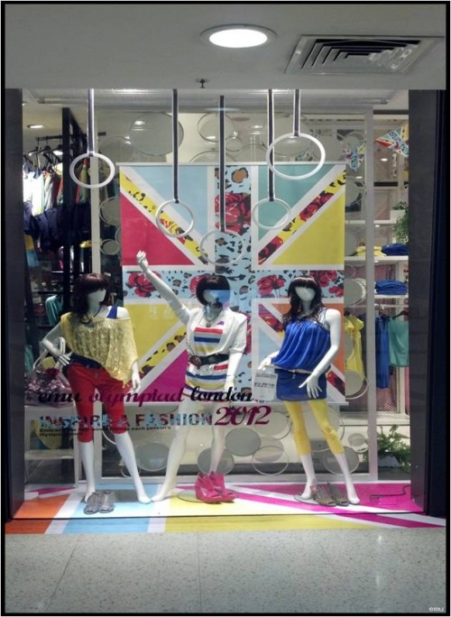 依妙女装店铺展示