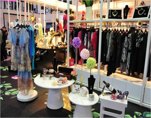 依妙女装店铺展示