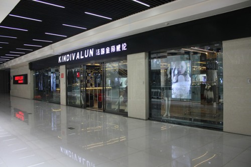 金帝威伦女装店铺展示