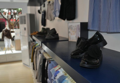 威格璐丝童装店铺形象