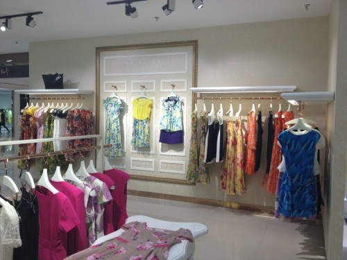 古舞花色女装店铺形象