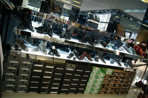 喜登威男装店铺展示