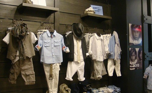 兔仔唛童装店铺展示