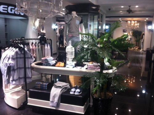 易构男装店铺形象