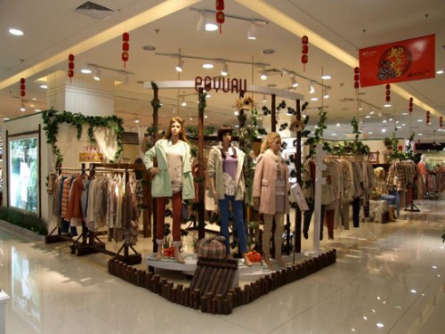 依桂瑗女装店铺展示