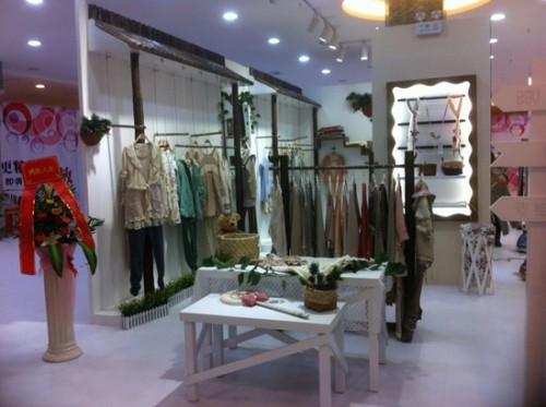 依桂瑗女装店铺形象