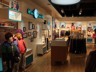 海崴童装店铺展示