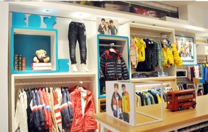 海崴童装店铺形象
