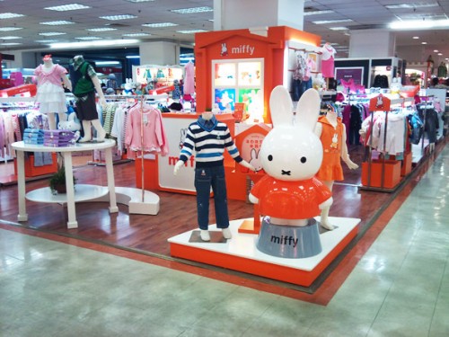 米菲童装店铺形象