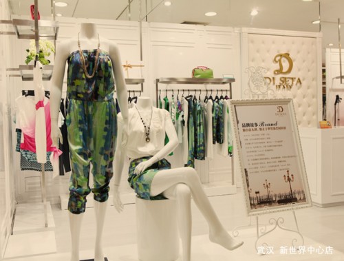 玳莎女装店铺展示