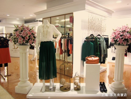 玳莎女装店铺展示