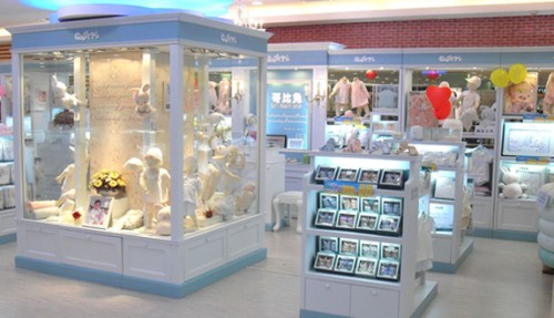 哥比兔童装店铺展示
