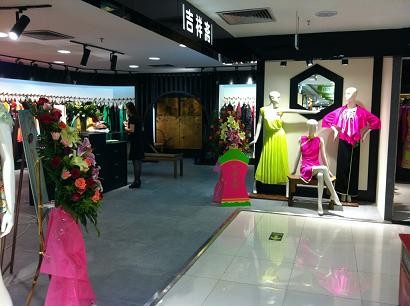 吉祥斋女装店铺展示