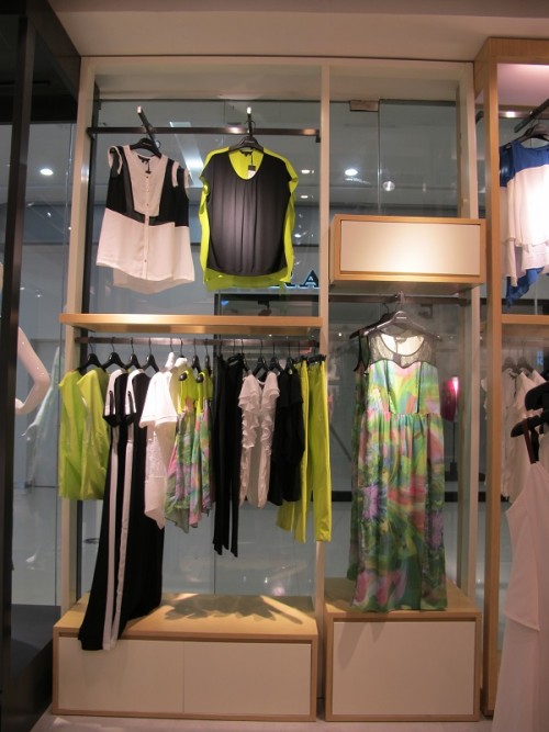 心吻女装店铺展示