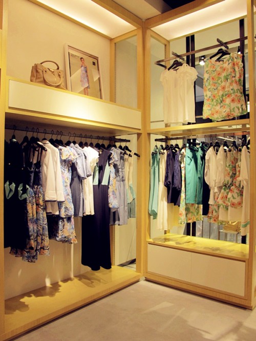 心吻女装店铺展示