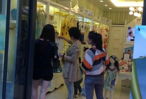 宝贝丫榜样童装店铺展示