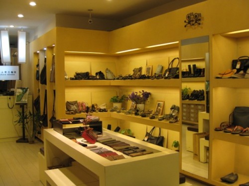 素人手工制作皮革店铺展示