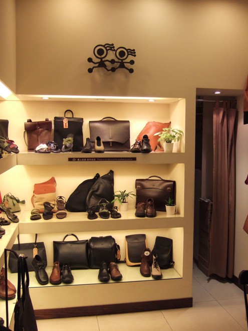 素人手工制作皮革店铺形象