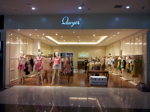 秋熠女装店铺展示