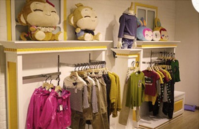 皮咔精灵童装店铺展示