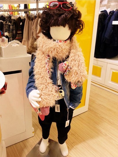 皮咔精灵童装店铺展示