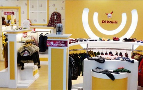 皮咔精灵童装店铺展示