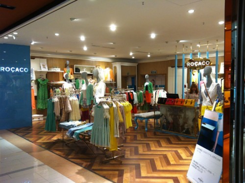 洛可可女装店铺展示